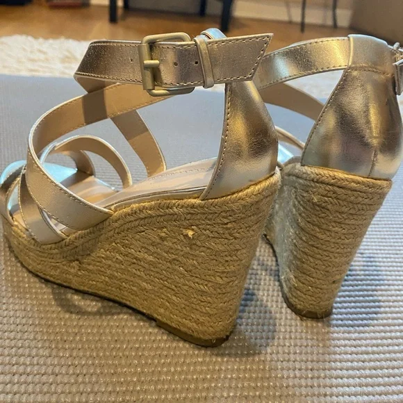 Banana Republic Gold Wedge Sandals with Strappy Design - Picture 4 of 4